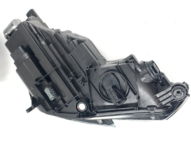 Suitable for Audi A4 A4L front lighting headlights