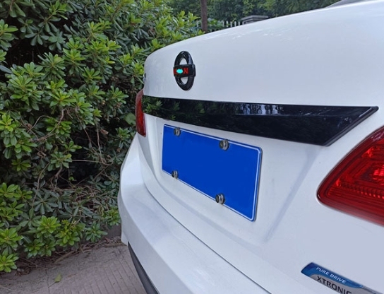 The tailgate trunk was converted into a decorative strip