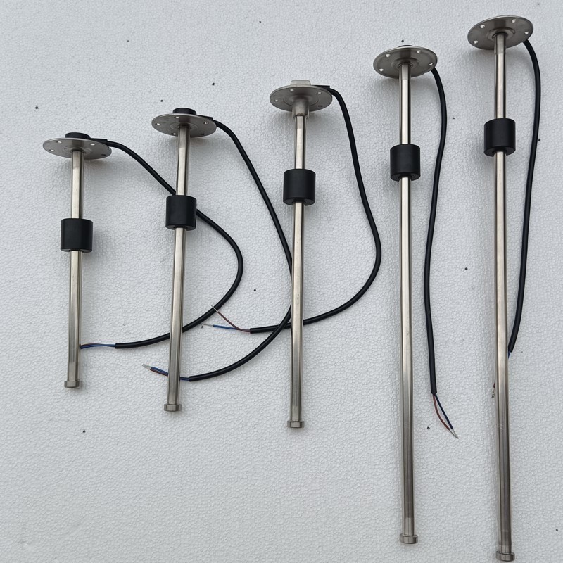 Liquid level sensor, oil level sensor