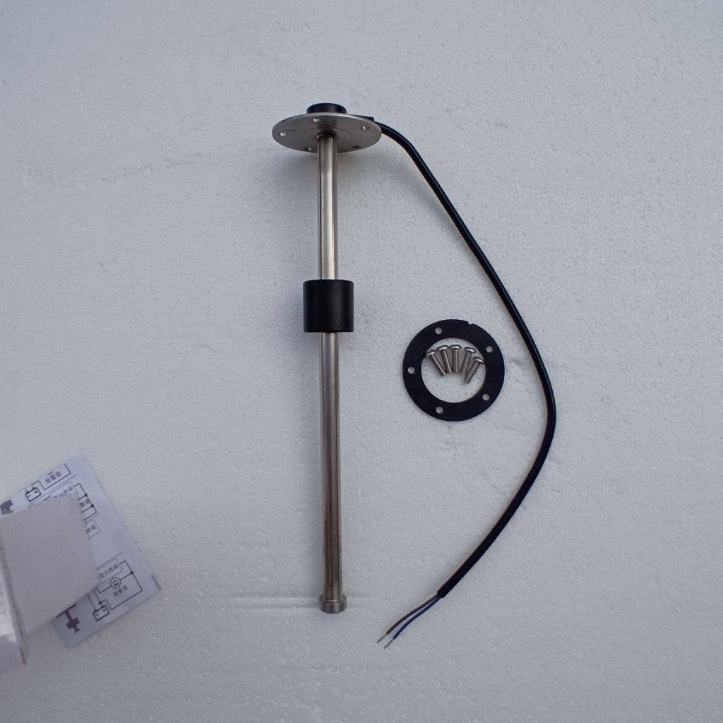 Liquid level sensor, oil level sensor