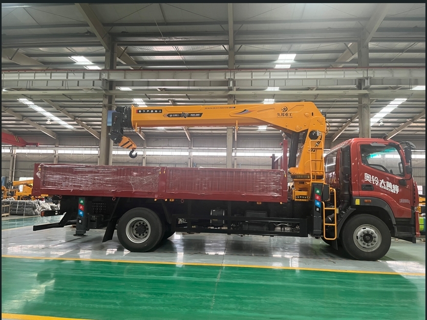 Truck crane 10T