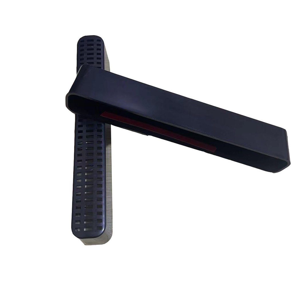 Anti-blocking protective cover for air conditioning outlets