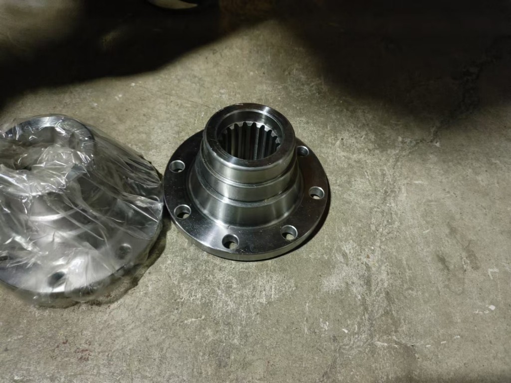 Transmission output flange short neck