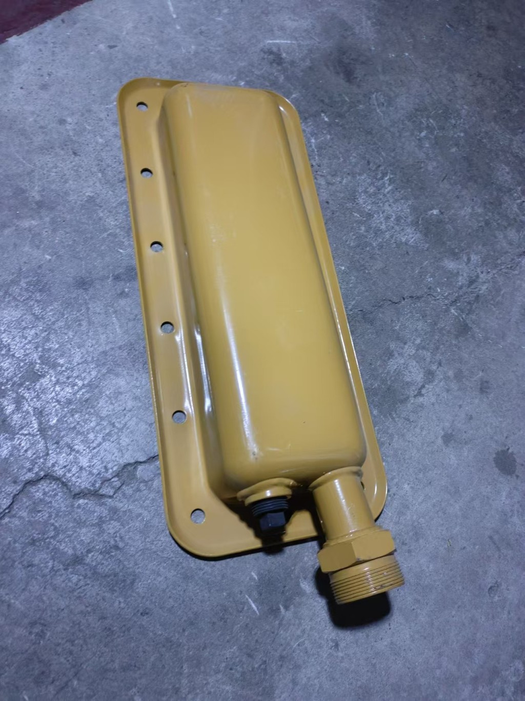 Installed in the oil crankcase neck