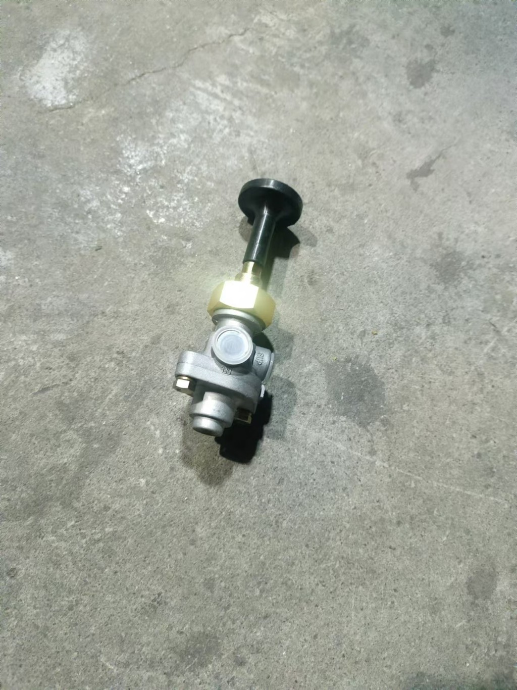 Hand control brake valve