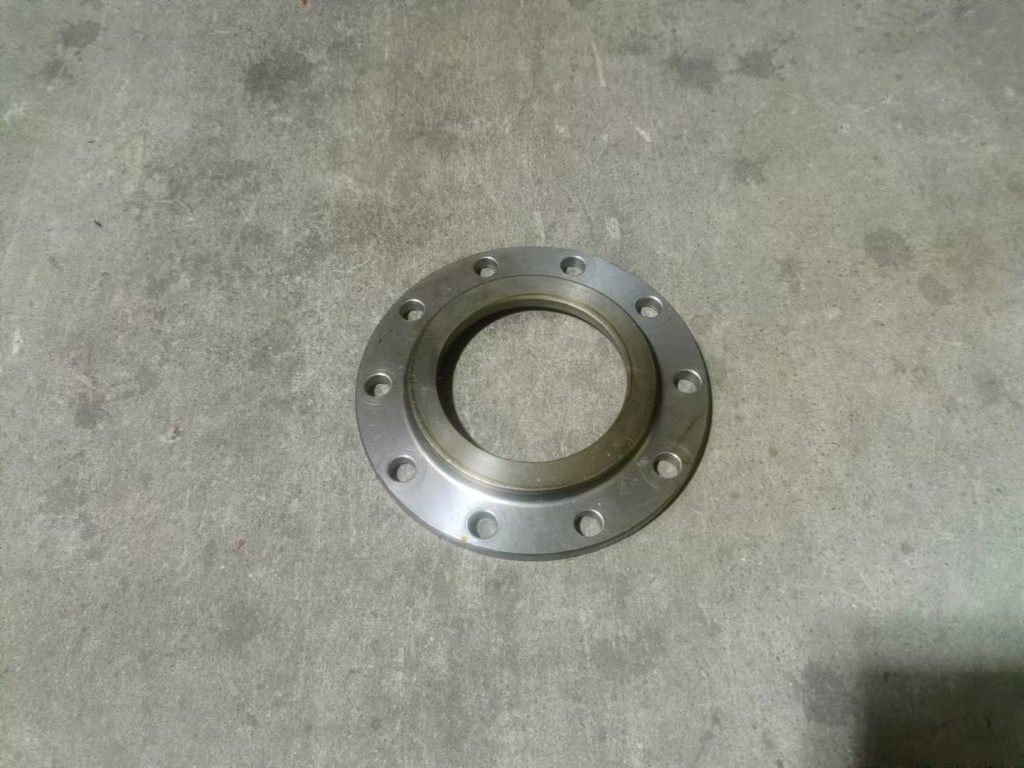 Large seat of articulated pin of loader