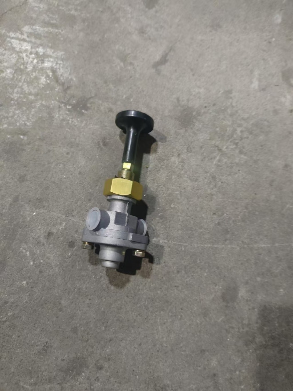 Hand control brake valve