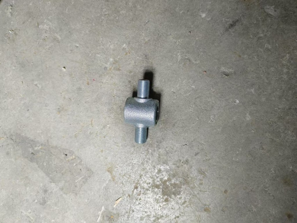 Loader pipe fitting three-way