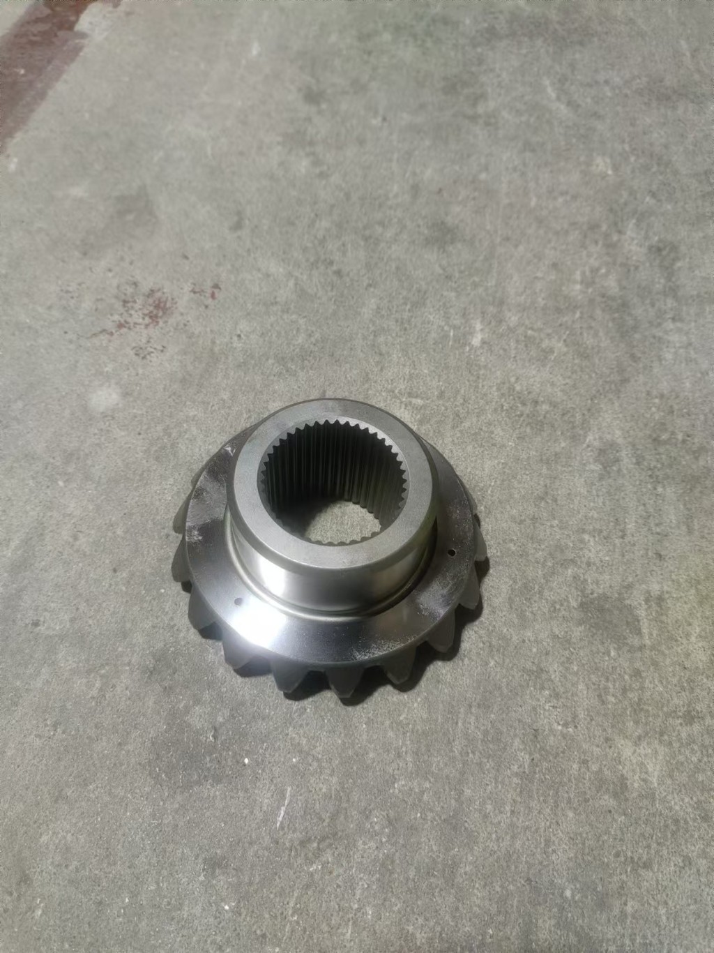 Lower flange of articulated pin of loader