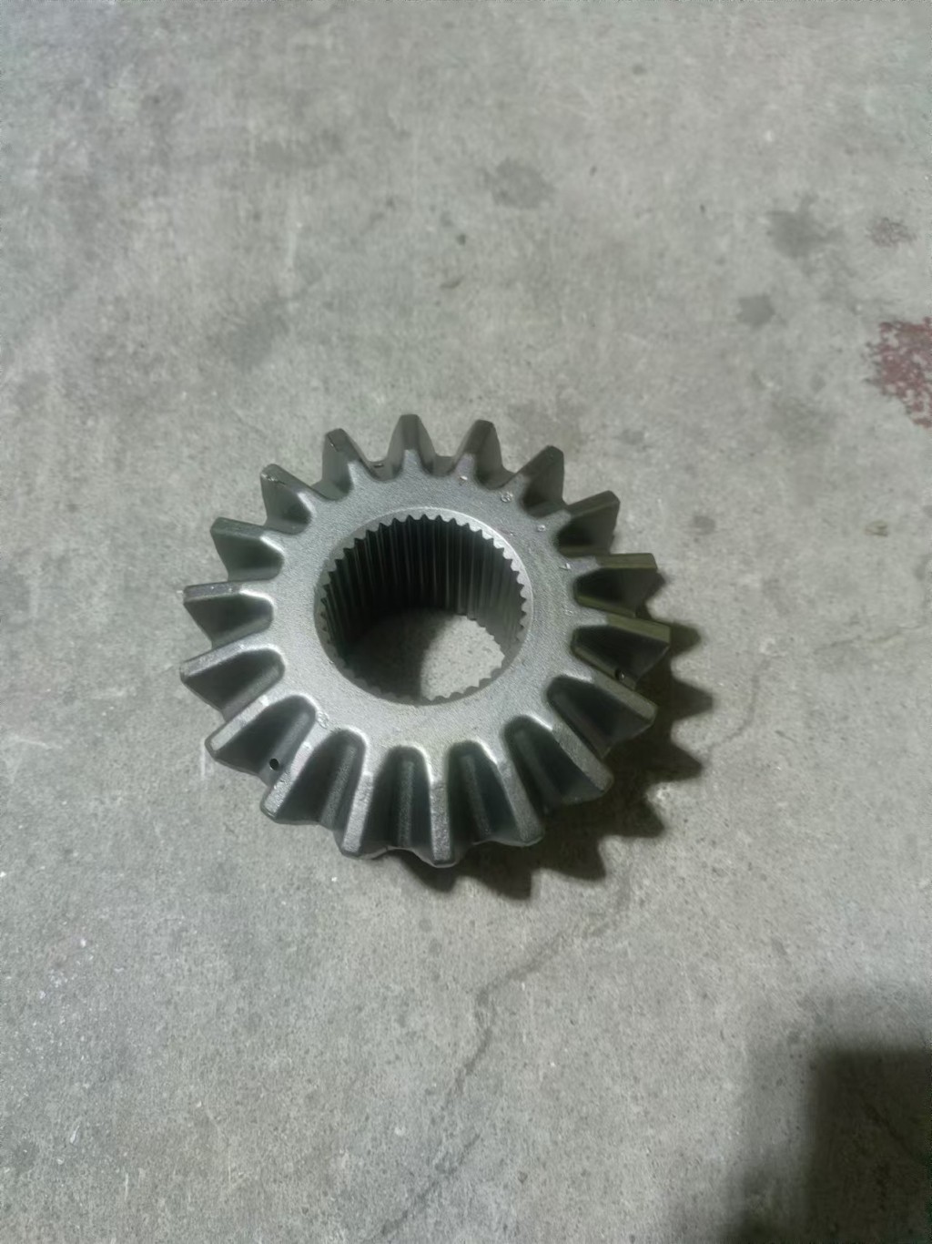 Lower flange of articulated pin of loader