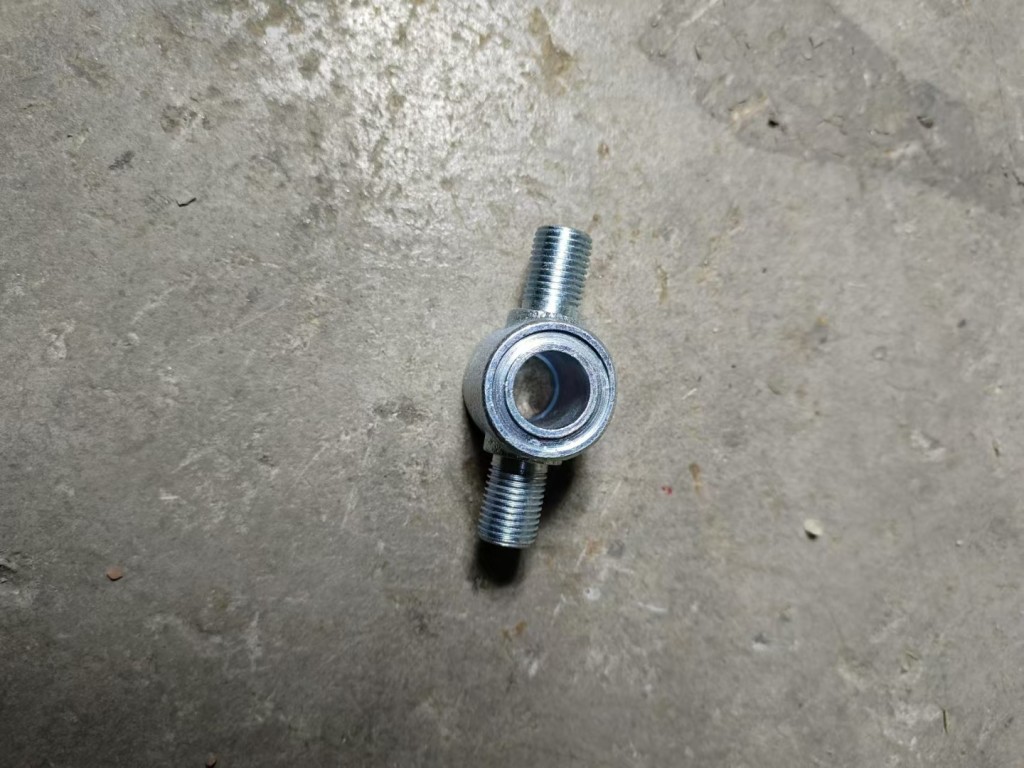 Loader pipe fitting three-way