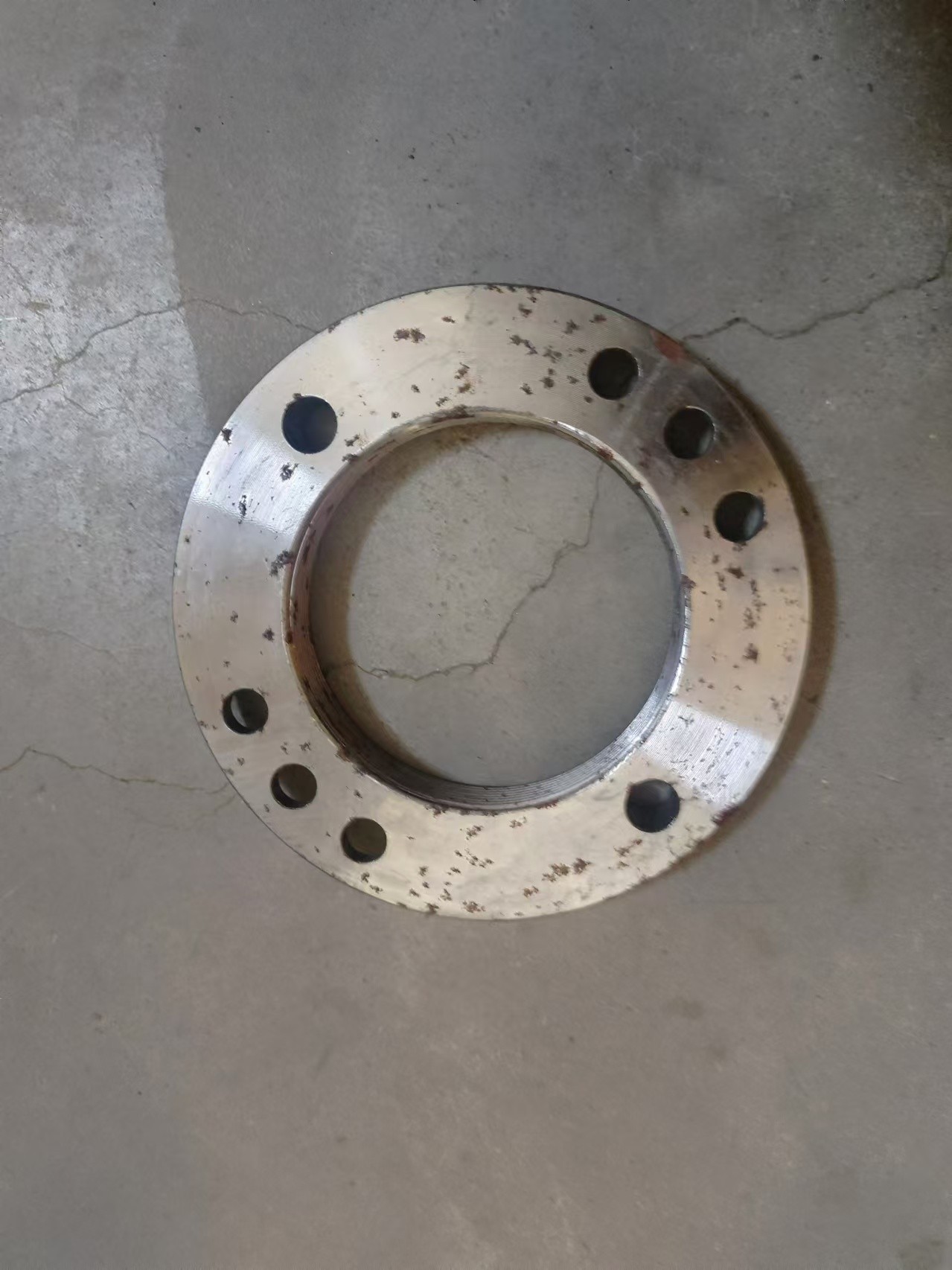 Round nut