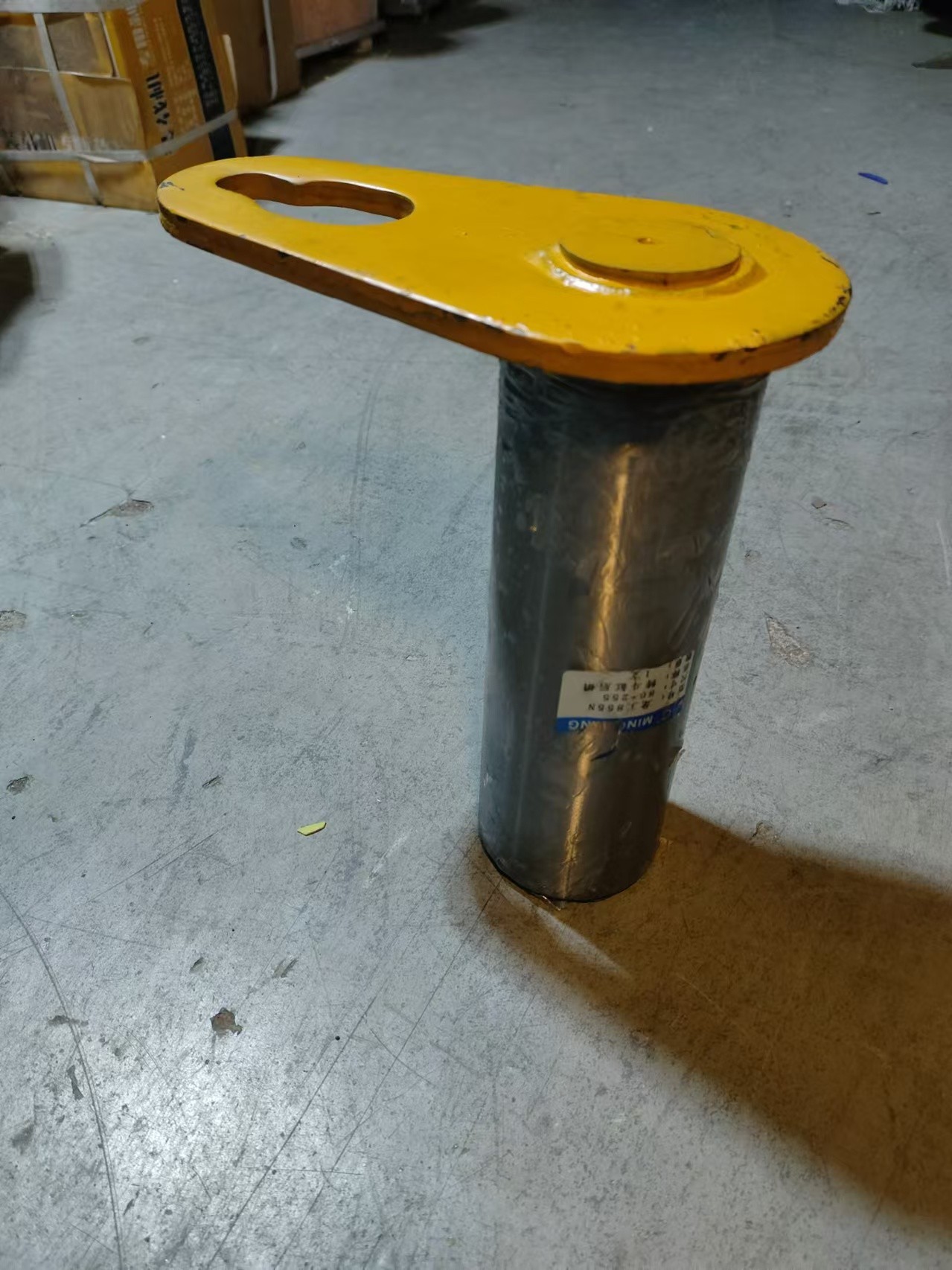 Rear pin of the machine-driven bucket cylinder