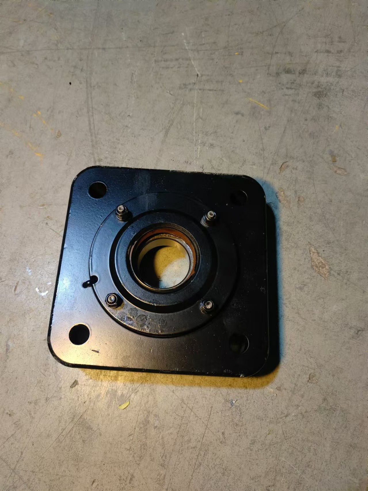 Loader support bracket