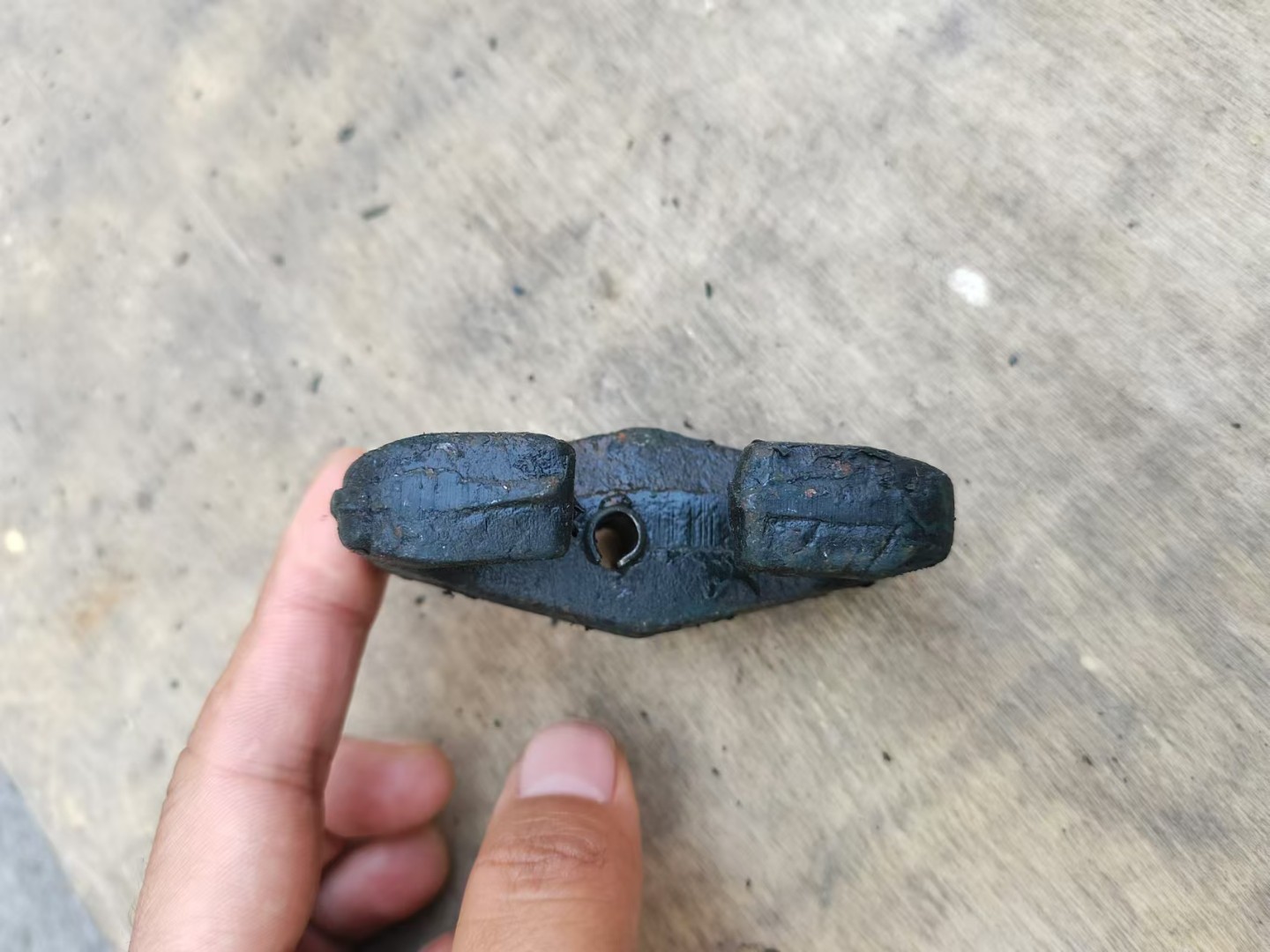 Loader protection chain shackle