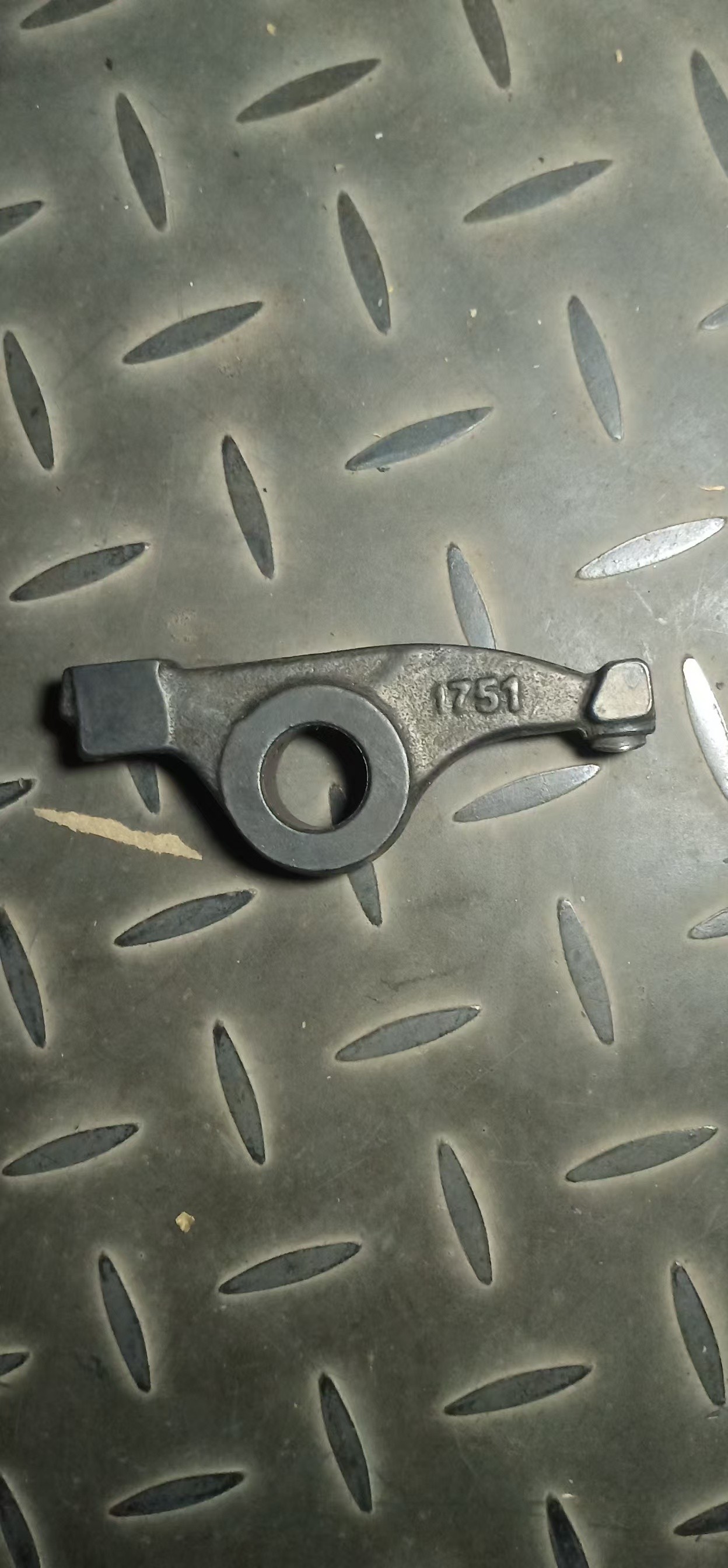 Valve rocker arm